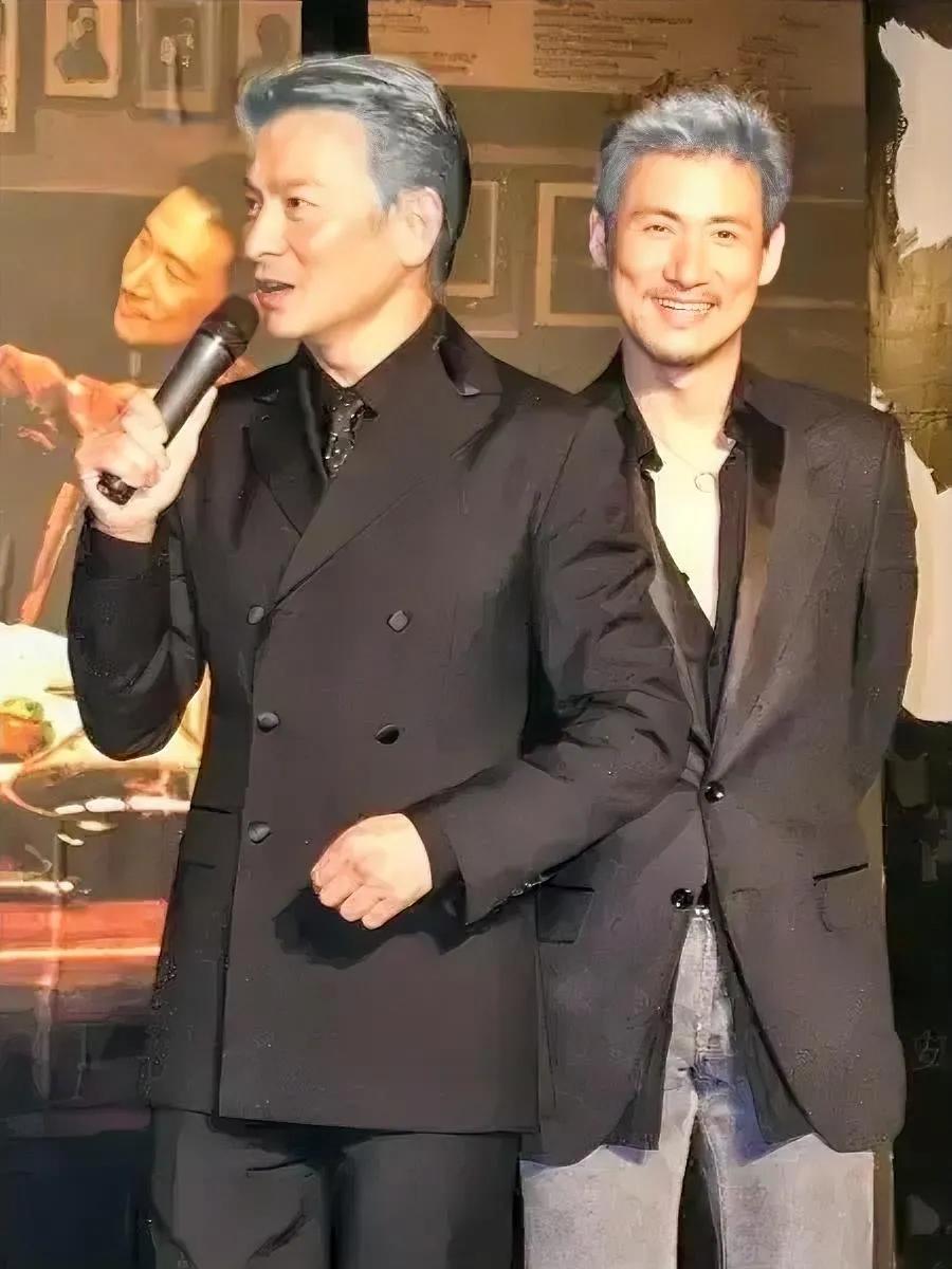 刘德华跟张学友的白发已经很帅了，梁朝伟一出现，妈呀，还是那个味道。