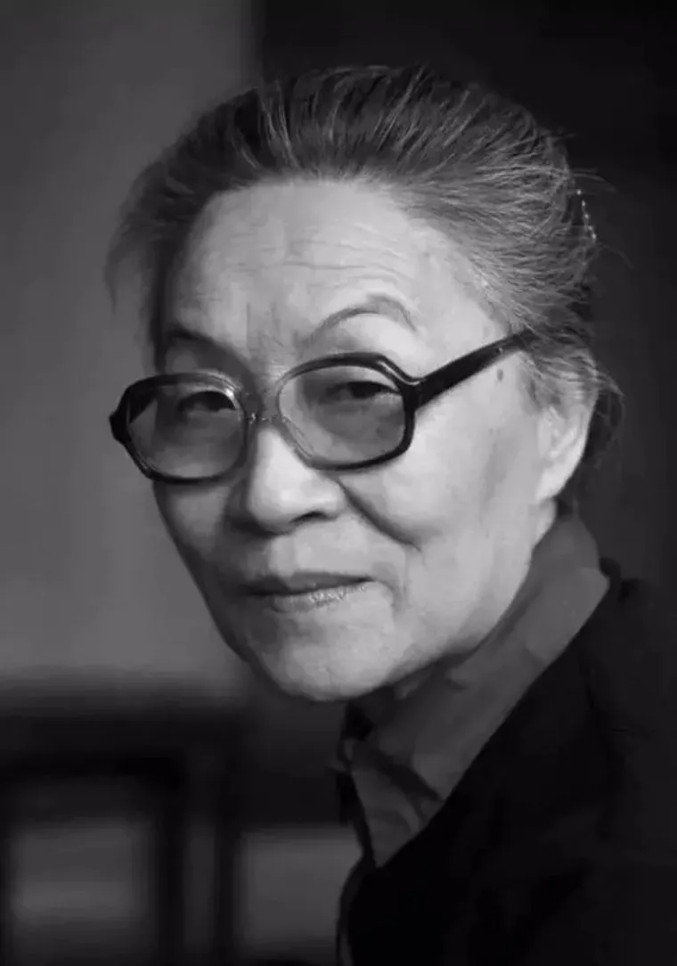 1973年，钱钟书的女儿钱瑗因洗衣服被邻居打了一耳光，他62岁的妻子杨绛立即冲上