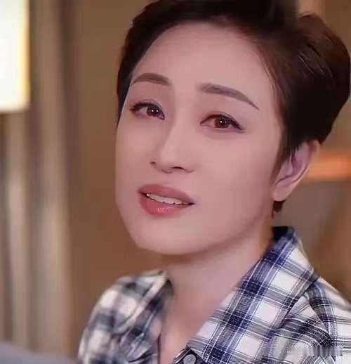 陈法蓉，深夜悲痛发文。9月2日深夜11点多，陈法蓉在个人社交平台上悲痛发文，写