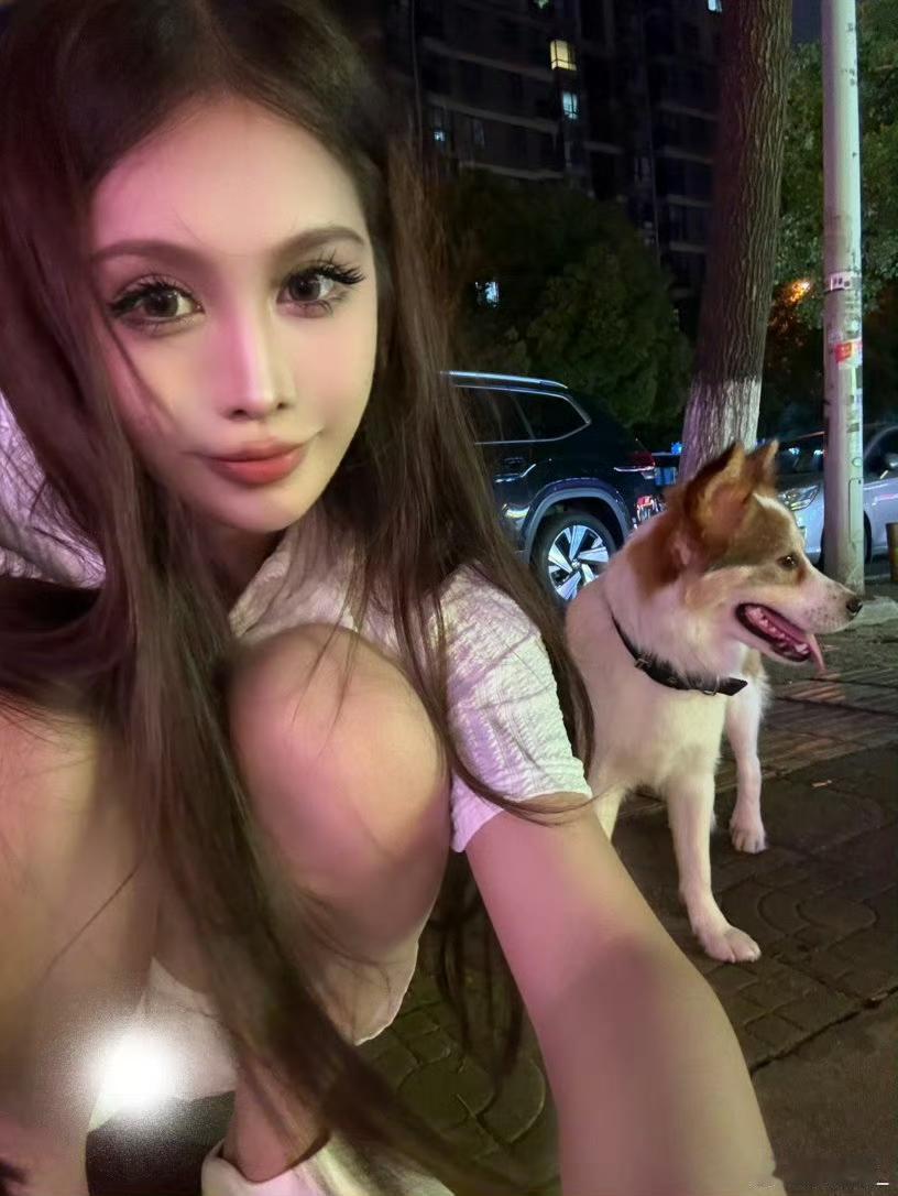 广东宏远19岁小将陈家政的女友不忍了！姑娘特意把自己妈妈和小姨年轻时候的照片发出