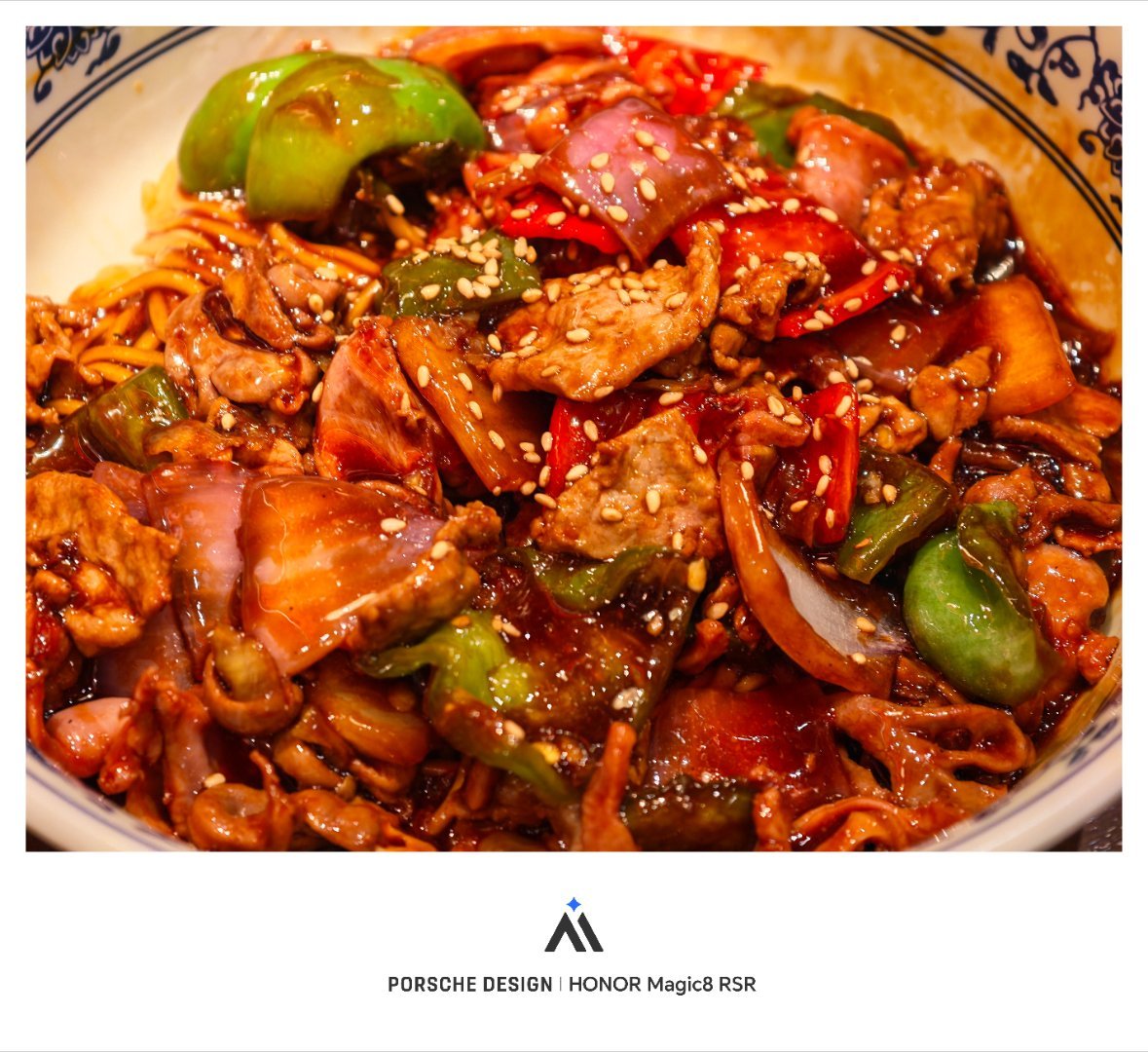 青菜焦虑症中午吃了一碗网红上海本帮面，要的响油鳝丝面和小炒牛肉鸡杂面，也是没啥青