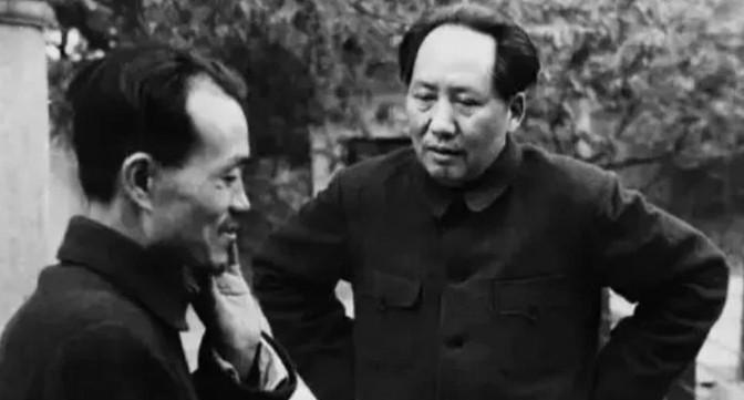 1981年，胡乔木改称毛主席为毛泽东，黄克诚大骂：你真是没良心。1978年，改