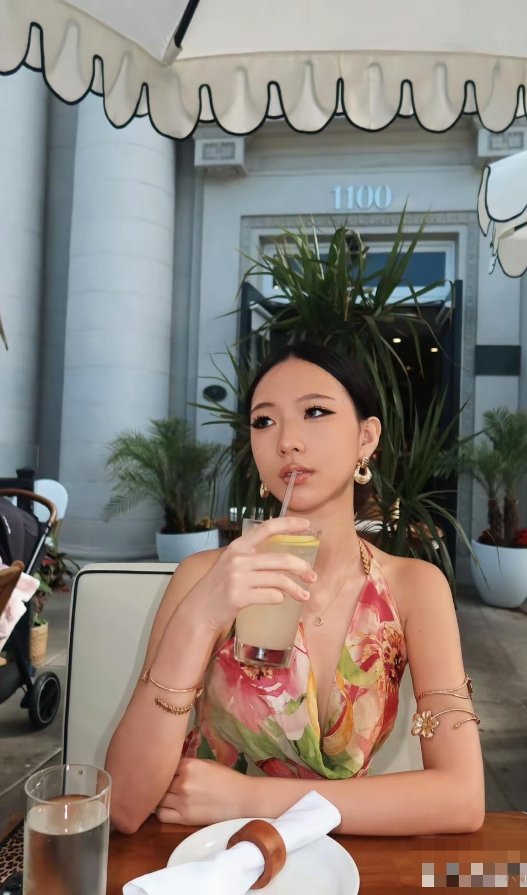汪小菲把女儿玥玥教育的懂事沉稳，知书达理，小S把女儿教育的像歌妓一般！传统家庭教