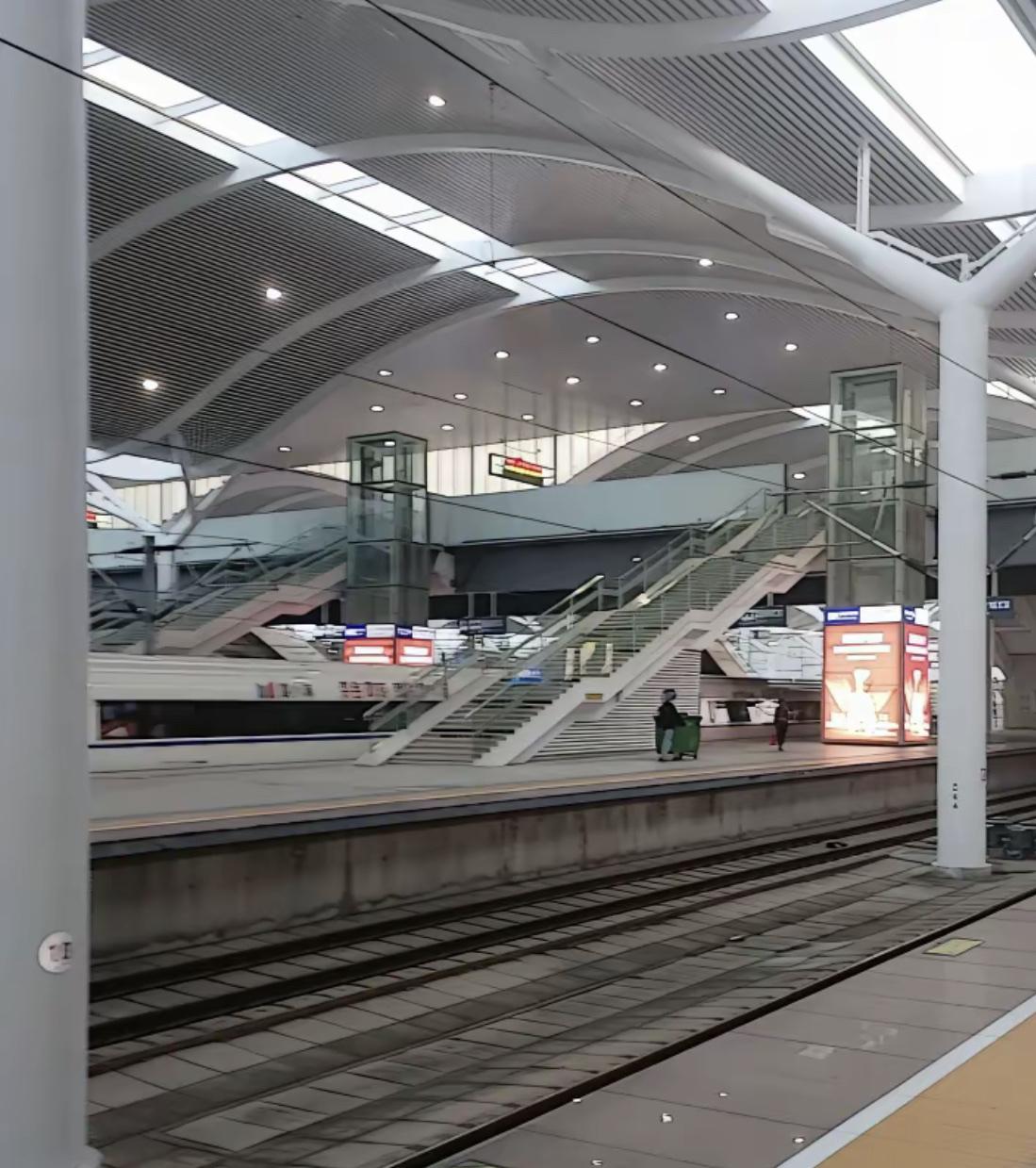 徐州东站快捷换乘太坑了！12分钟狂奔堪比闯关徐州东站的“快捷换乘”简直名不副