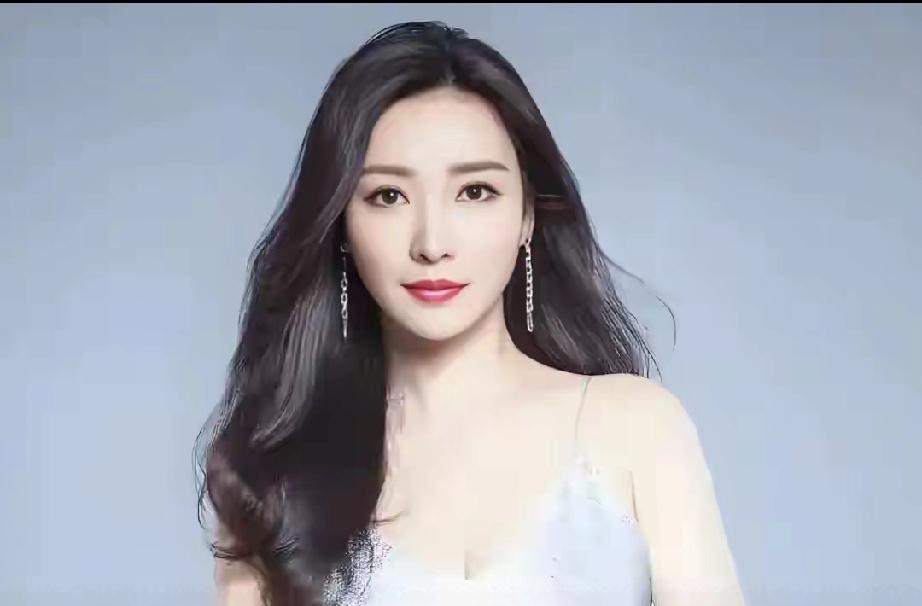 抖音最受欢迎内娱女星Top10新鲜出炉！赵露思以6169.7万粉丝登顶，《许我耀