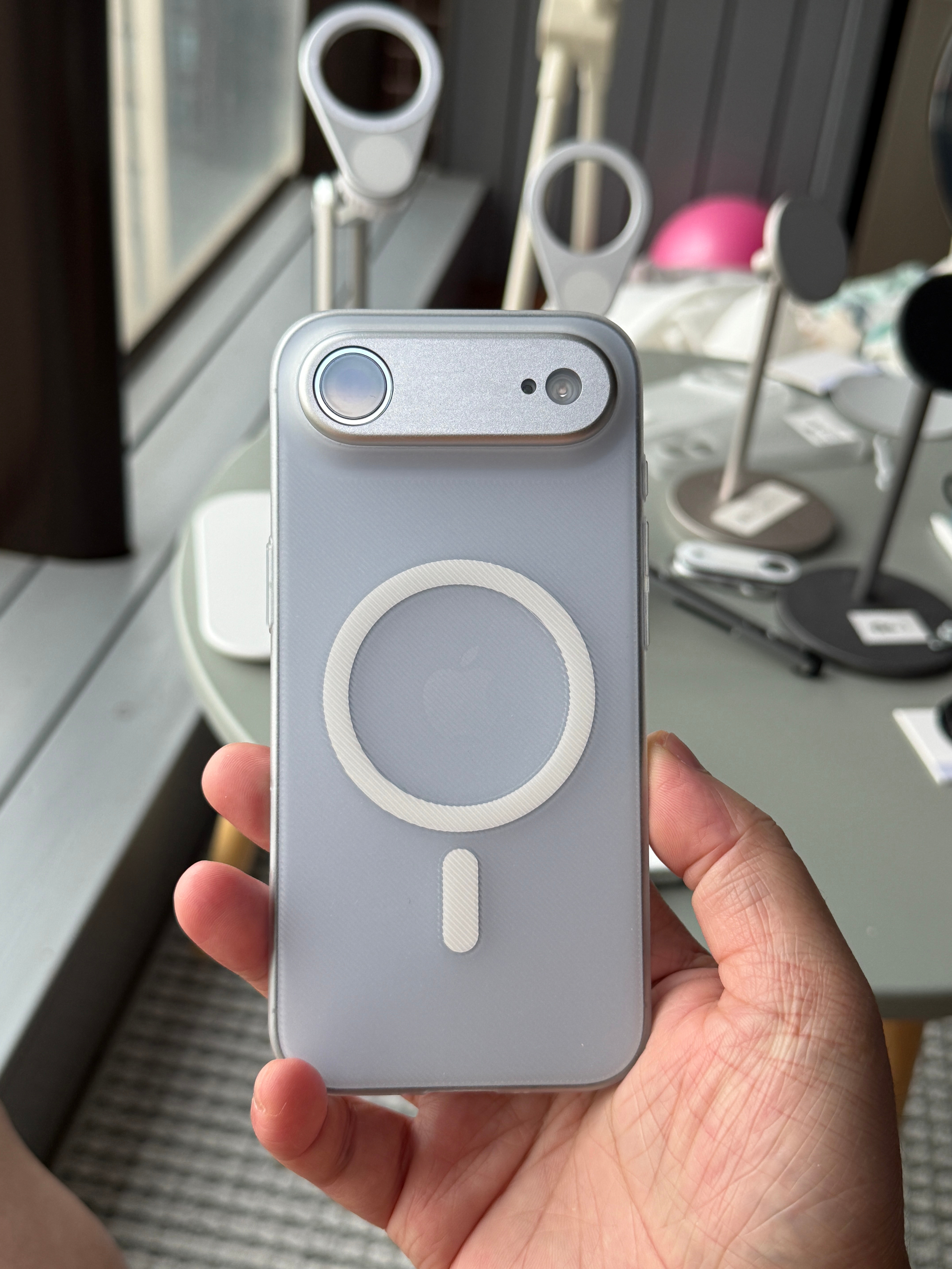iPhoneAir用了好几天了，开始有点担忧这个手机的下一代会不会有了，如果没