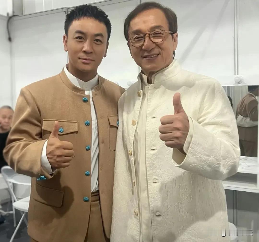 38岁释小龙，激动发文！8月16日，释小龙在个人社交平台上连晒七张照片，开心