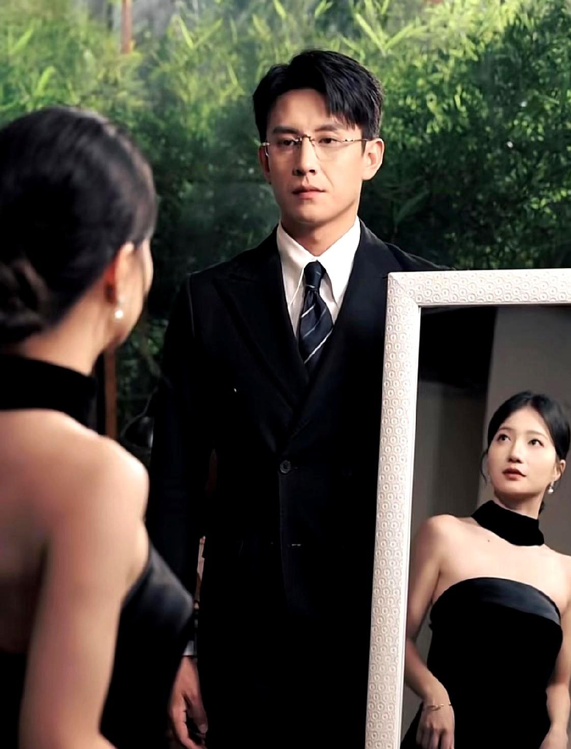 我敢说某男演员除了老搭档某女演员，跟谁搭戏都出不来效果！不信看刚上的某都市剧