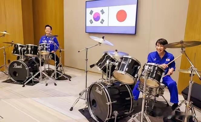 高市早苗这招“投其所好”真厉害，直接拿捏住了李在明的心，看看李在明和高市