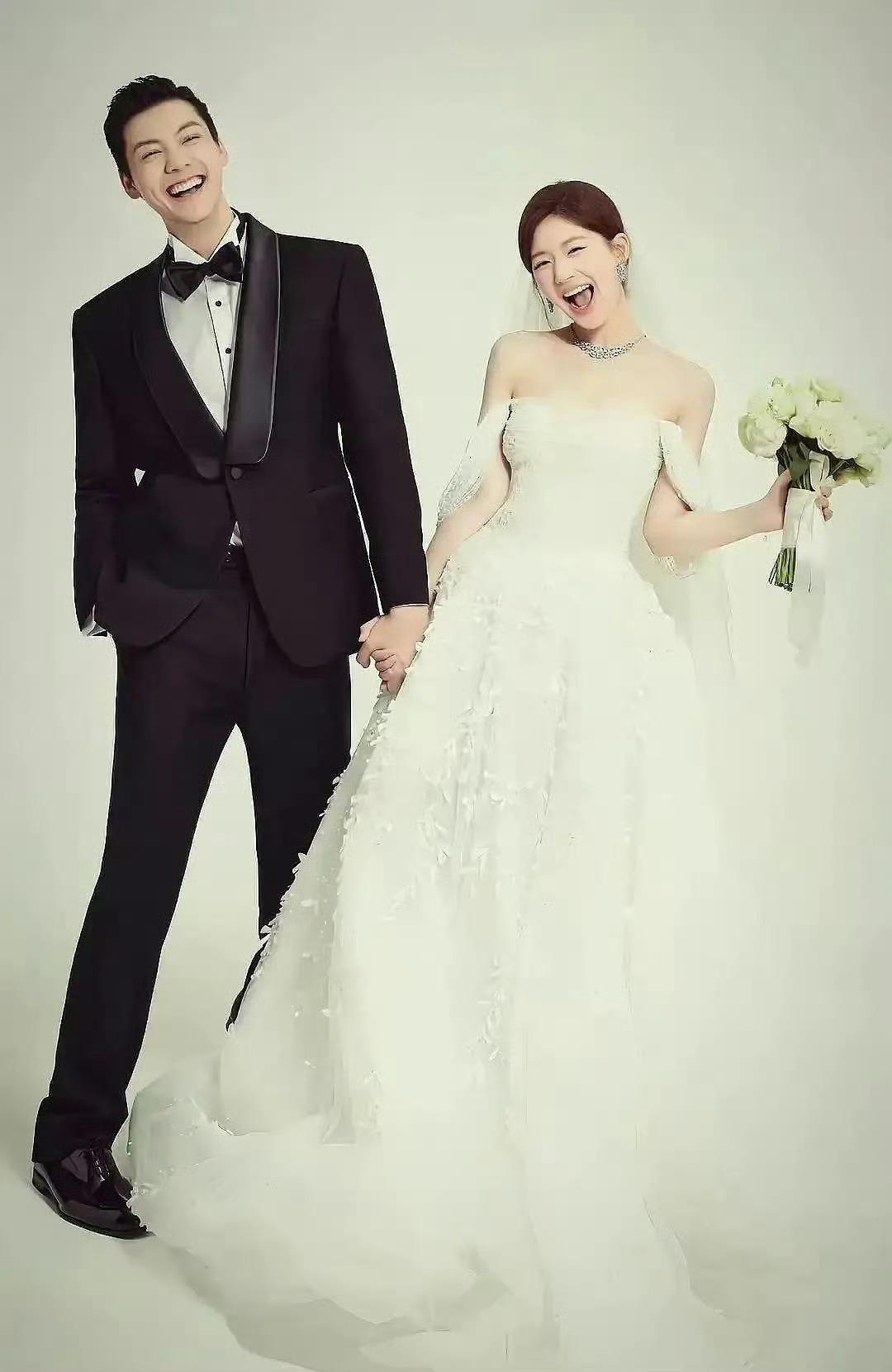 许我耀眼怎么感觉离婚氛围感比结婚还好看…这破碎感绝了​​​​
