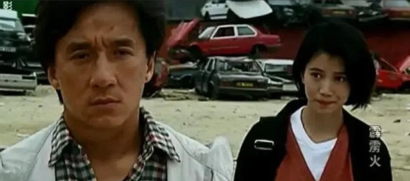 1995年，成龙斥资2亿开拍《霹雳火》，又以500W片酬邀请袁咏仪出演，结果拍到