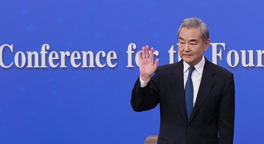 王毅外长真牛：他刚到菲律宾，菲方最怕的局面立马出现了！ 7月21日，王毅外长