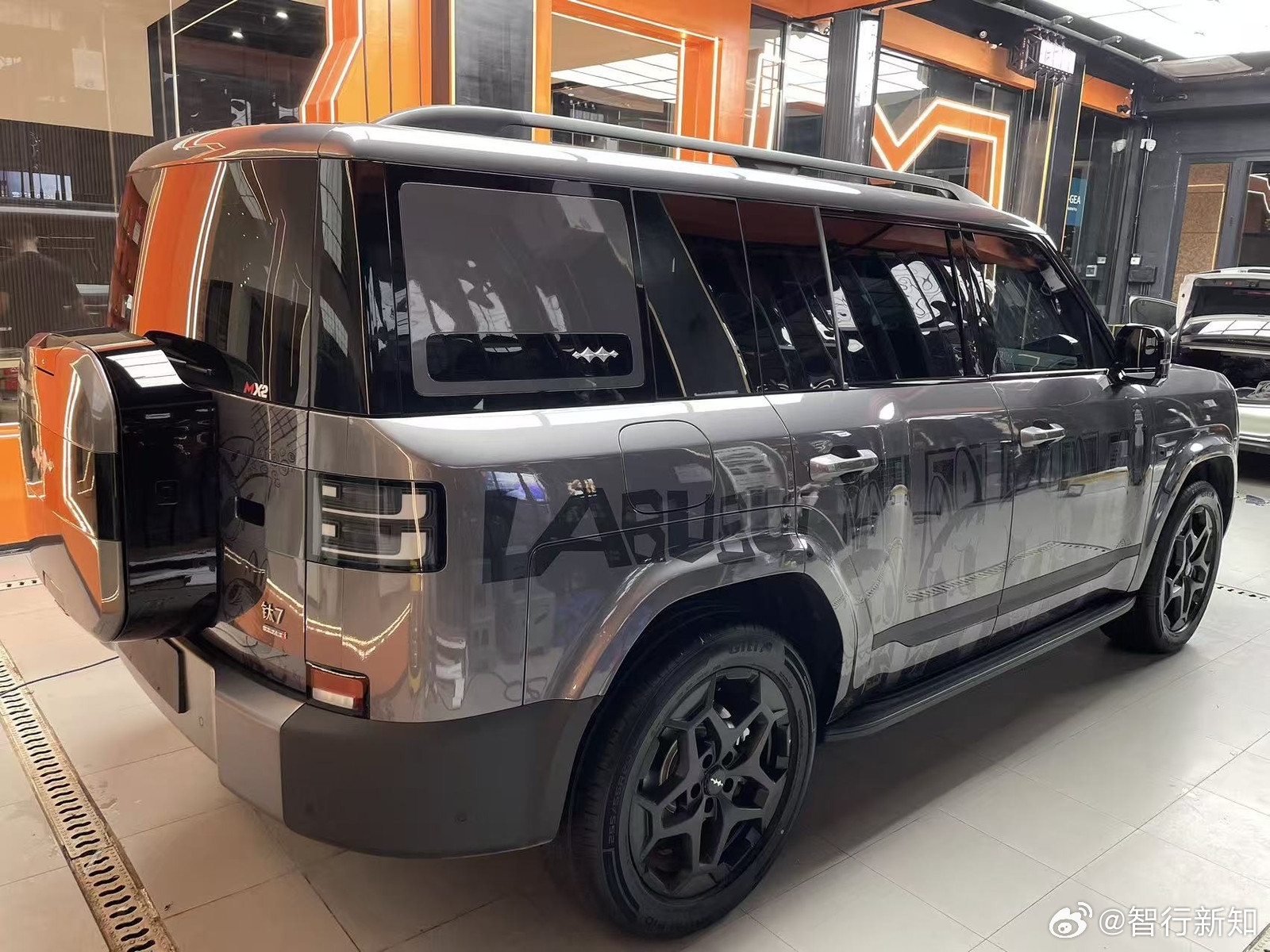 我的第一辆车是长安逸动，陪伴了我整整9年。但时间久了，空间小、油耗高、噪音大这些