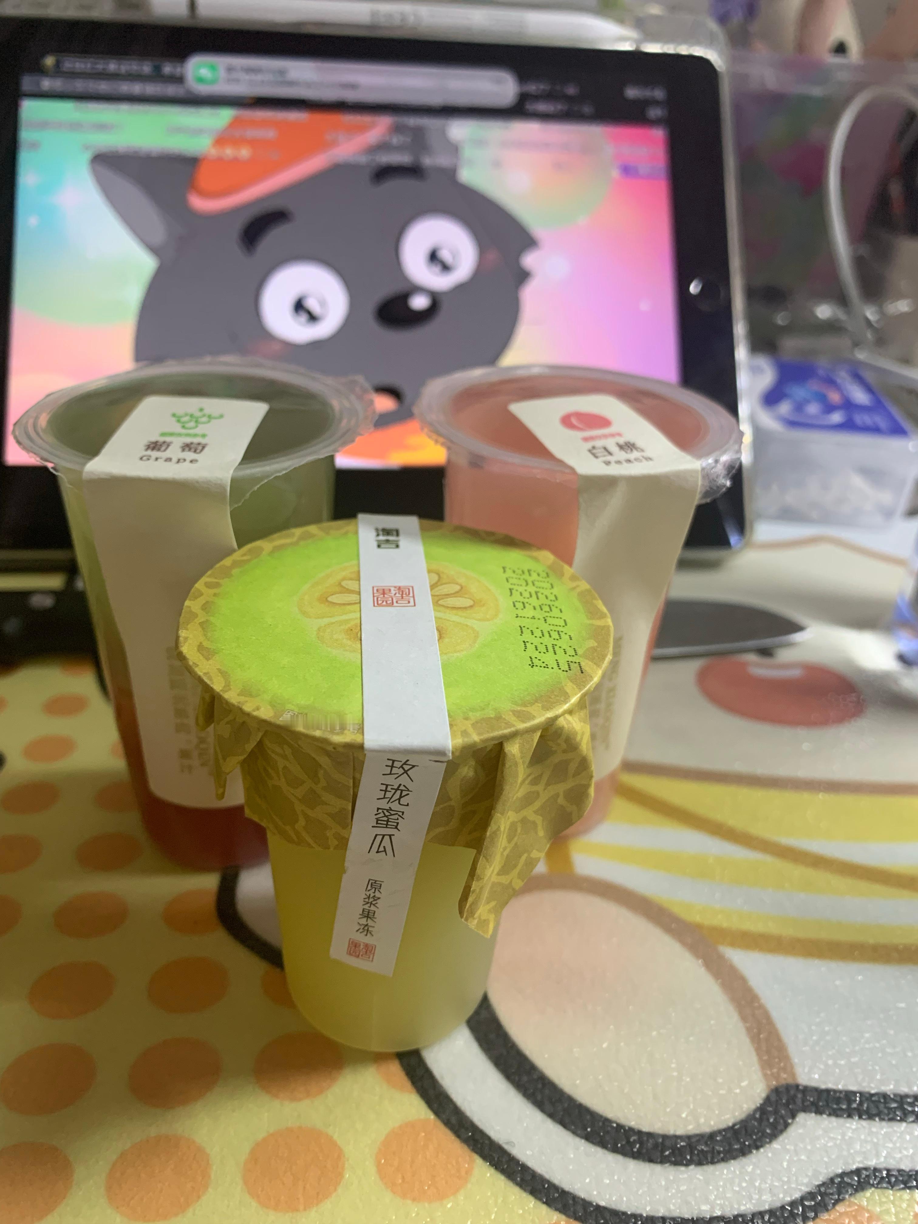 赵一鸣难吃零食排行榜🥇这三个果冻。特难吃有点甜这个玫珑瓜有一股油漆味还是指甲