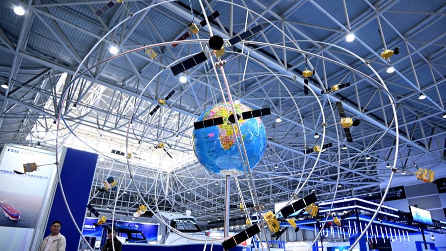 重磅！中国宣布：北斗卫星系统定位精度将超0.3米！这到底能干啥？2026年