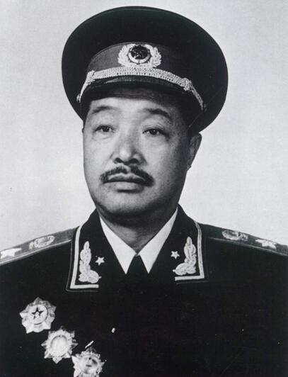 1947年7月23日，小河会议结束后，毛主席突然找到贺龙，神色凝重地说：“有句话