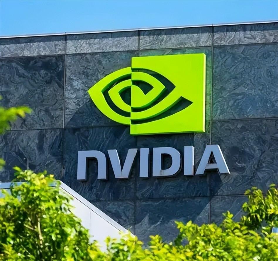 英伟达5万亿神话破灭，美AI泡沫崩塌，中国芯片成新钥匙。最近英伟达股价像坐过山