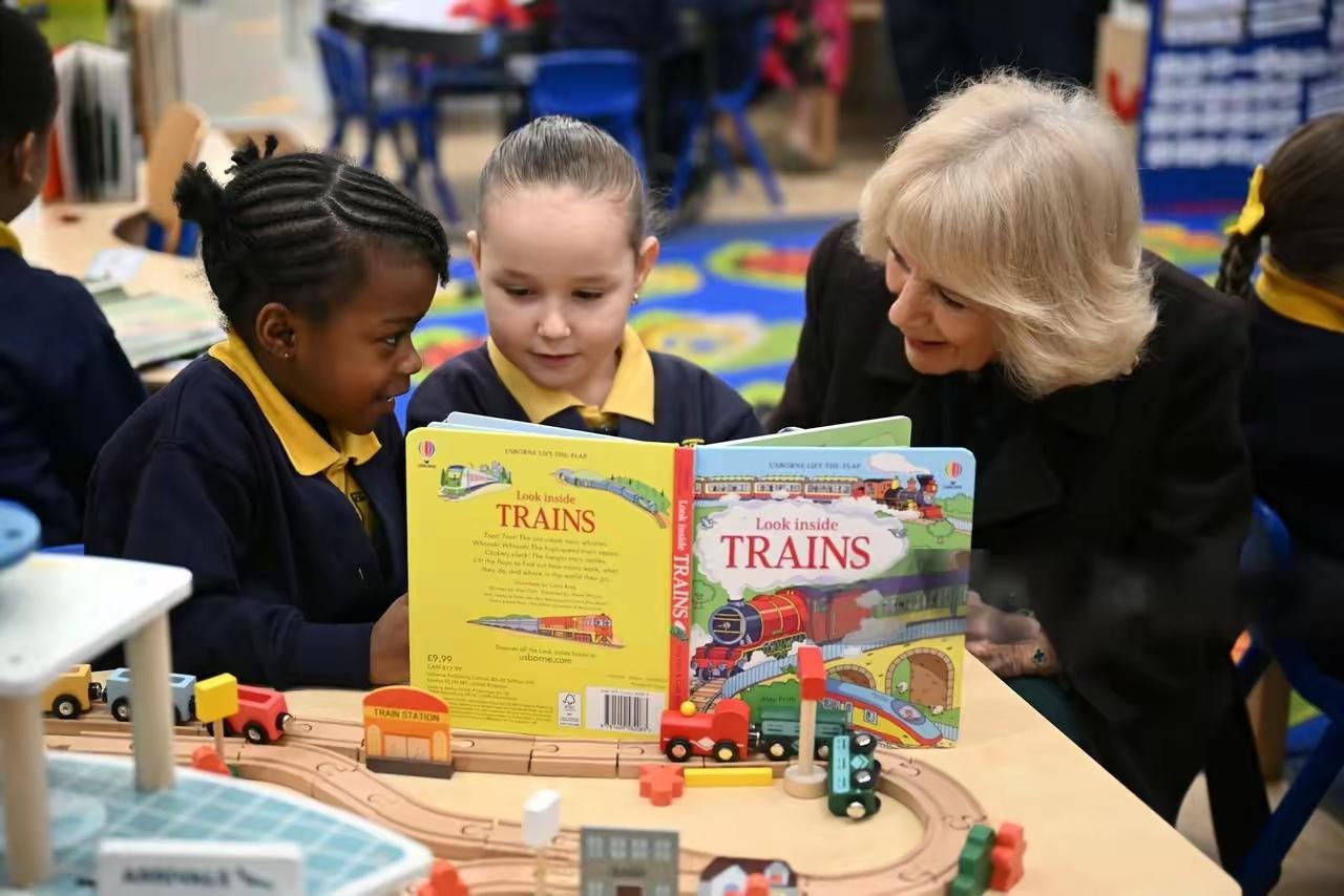 凯特和威廉，任重道远呀！为何？因为卡米拉！这位王后，就算被重重打击，依旧不想