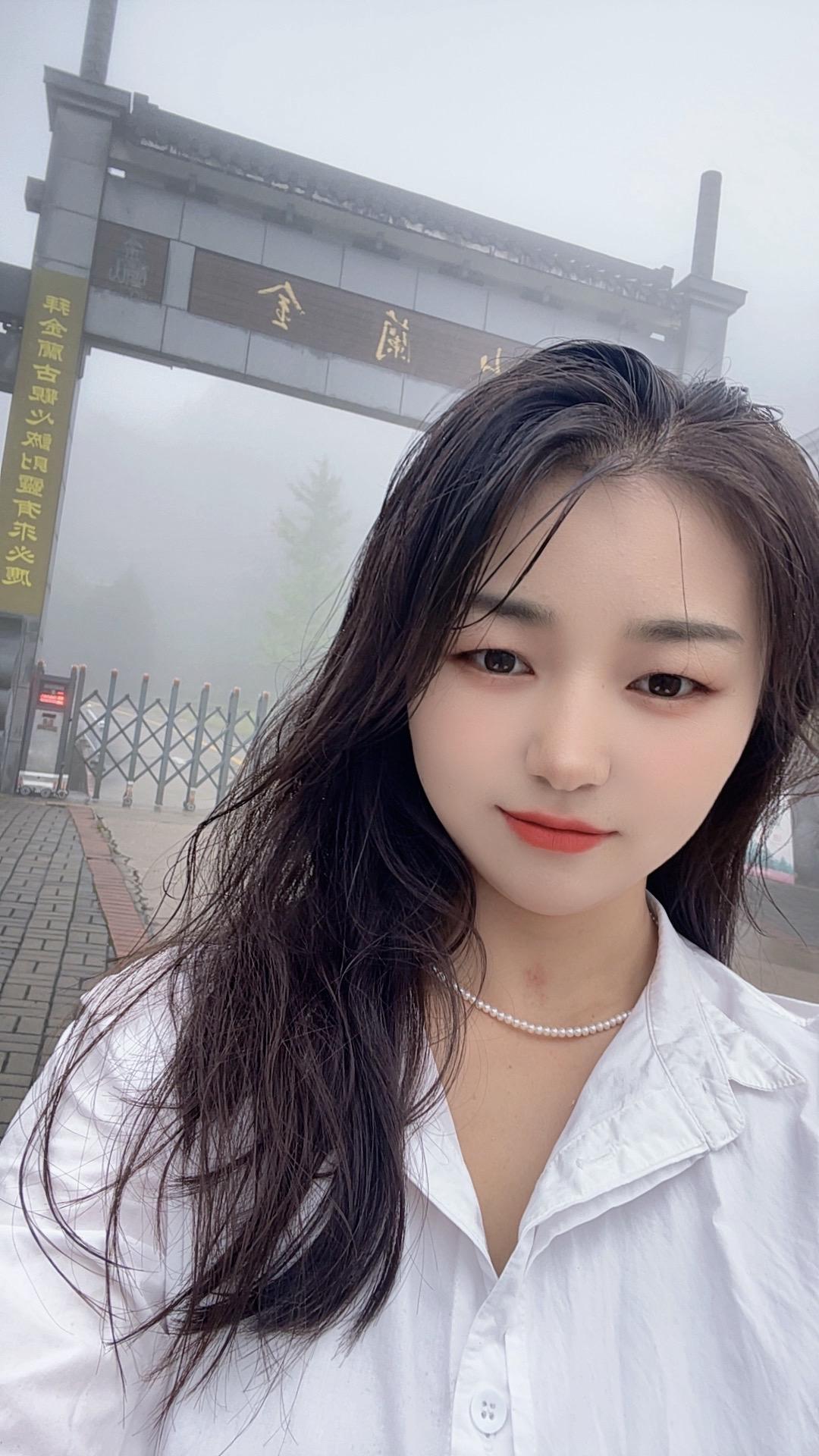在这个薄情寡义的世界里，你可以什么都听，但不能什么都信，人与人的关系就...