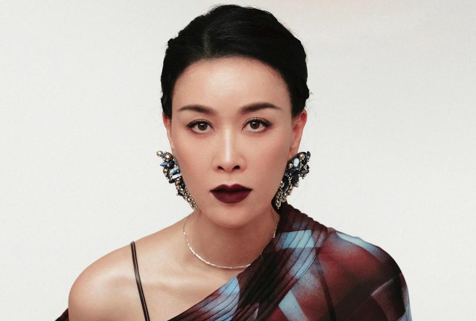 6月20日，芒果台综艺《花儿与少年7》常驻嘉宾名单正式确定，他们分别是那英、陈数