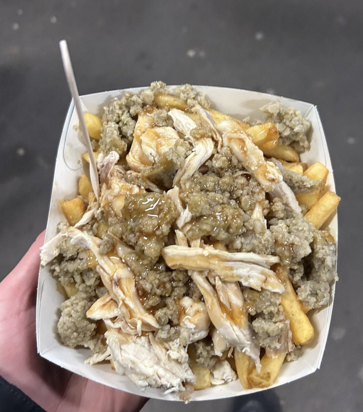 英国人其实挺可怜的，圣诞节就吃这～6.2英镑的鸡肉馅薯条。这可是圣诞节啊，相当