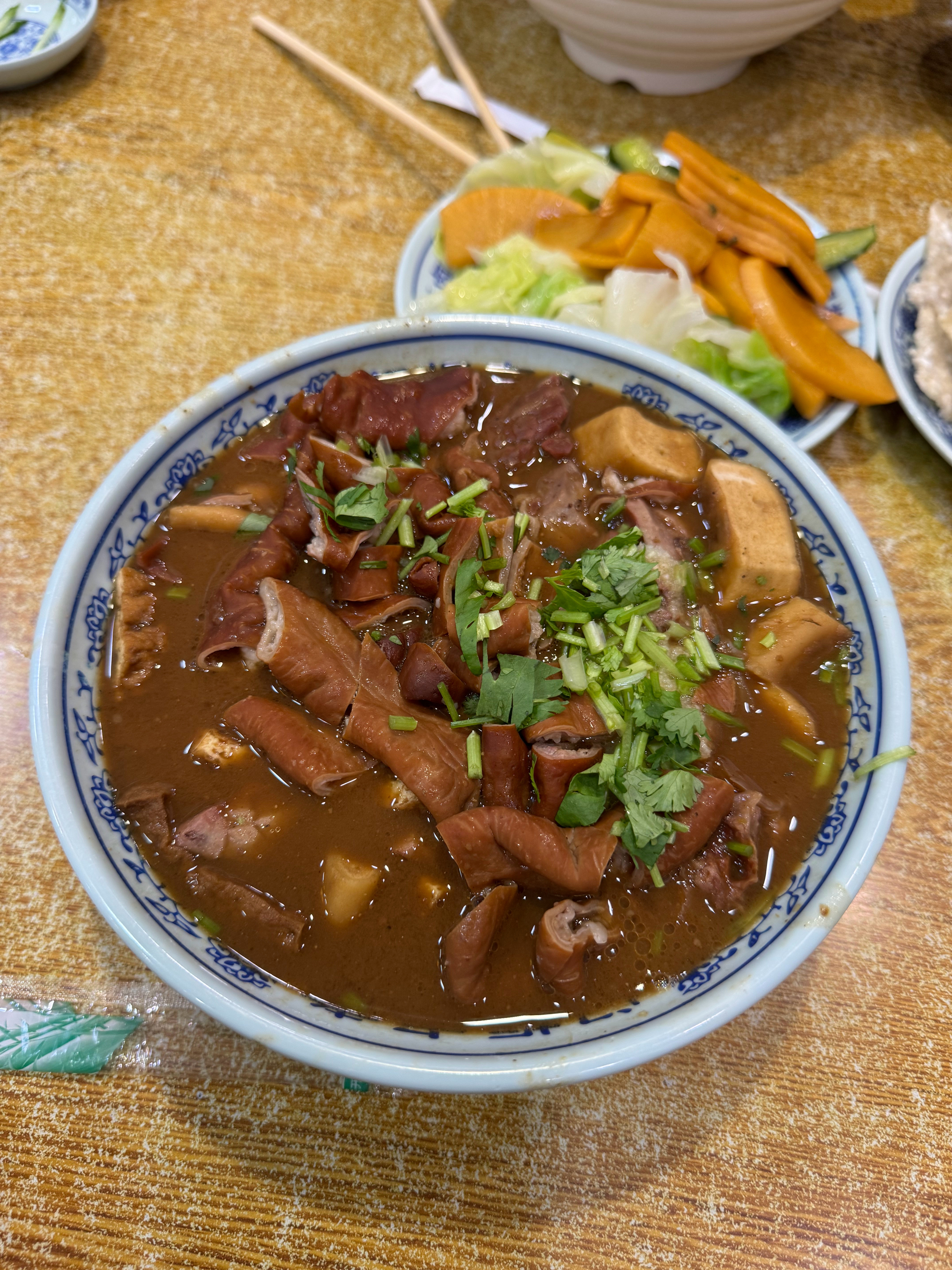 上次吃卤煮还是在8年前今天吃依旧很顶​​​