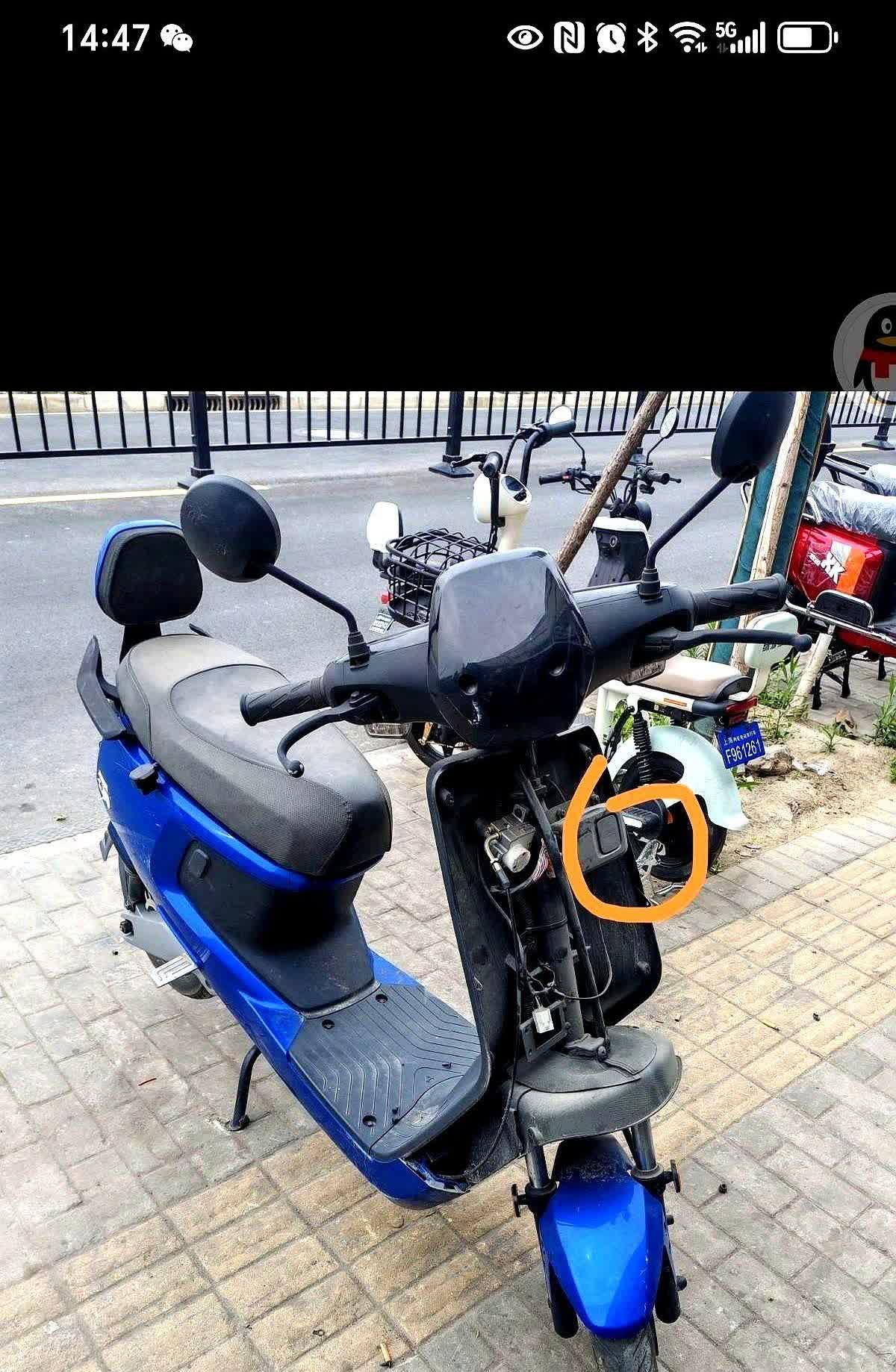 一个收废品的，不知道在哪里搞了一个小牛，没有钥匙，要换锁，我老婆也不懂，就给她换