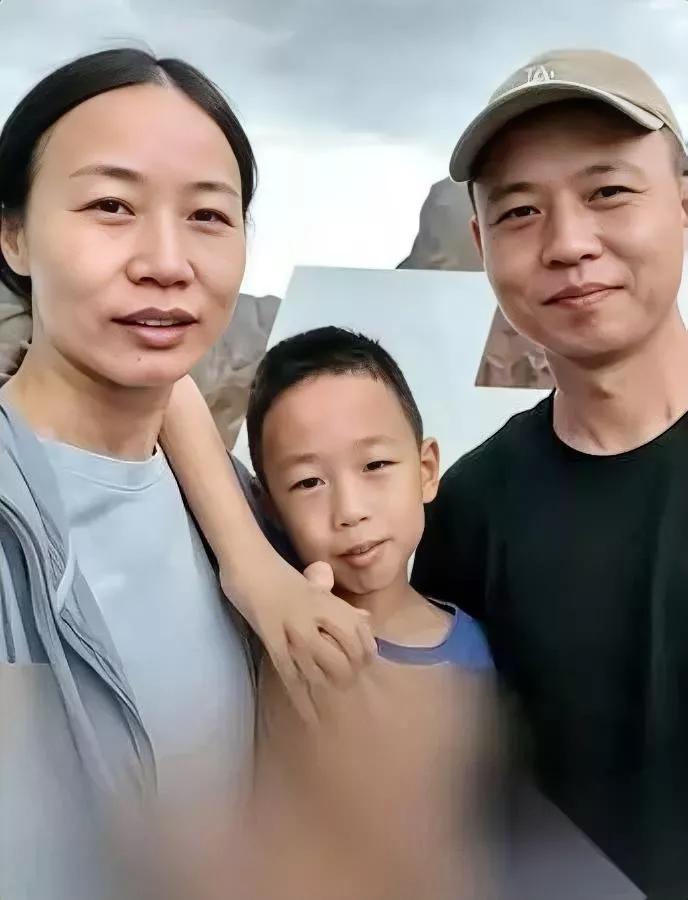 刚过完孩子生日一家三口去新疆谁能想到这趟网红S101公路的自驾，直接把母