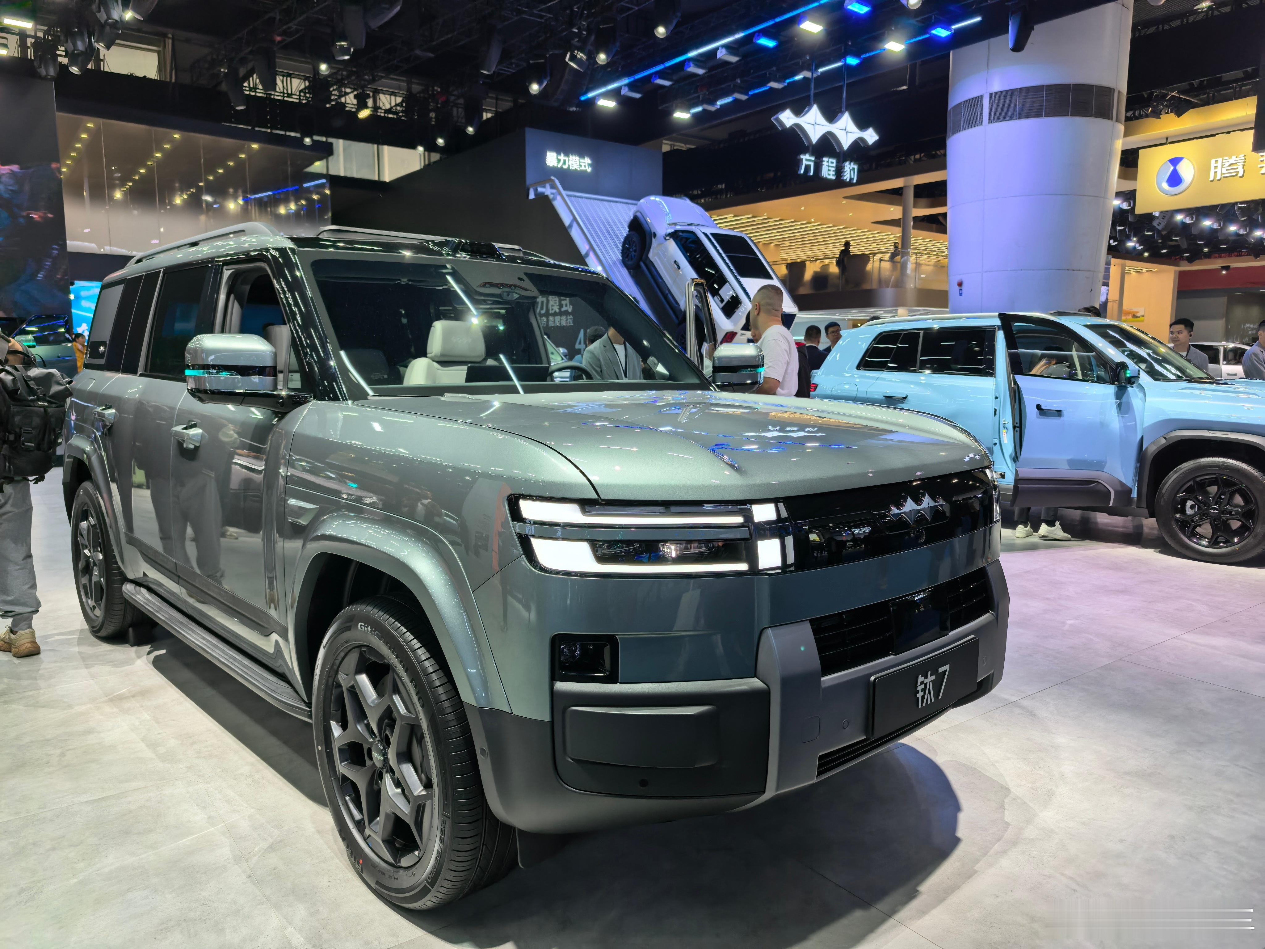 比亚迪包了一整个馆，来看了看方程豹钛7，方盒子这个市场，确实值得研究