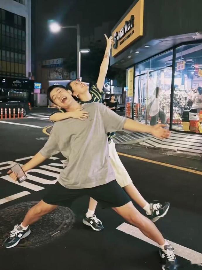 李嘉格和新男友正脸照，离婚后肉眼可见的开心，男朋友是模特，之前全运会也一起去了，