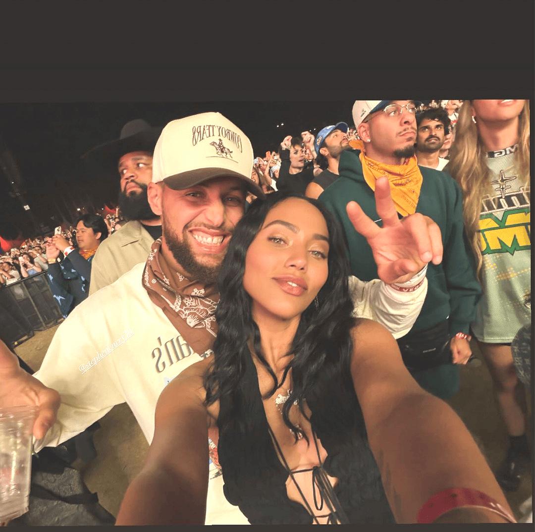 库里与美貌妻子阿耶莎现身音乐节，没有比赛的日子乐翻天！NBA季后赛正在如火如