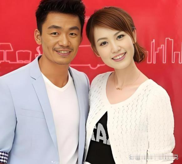 马蓉深夜发三千字长文，说离婚九年，人财两空。银行卡余额只剩四位数。她没提法院