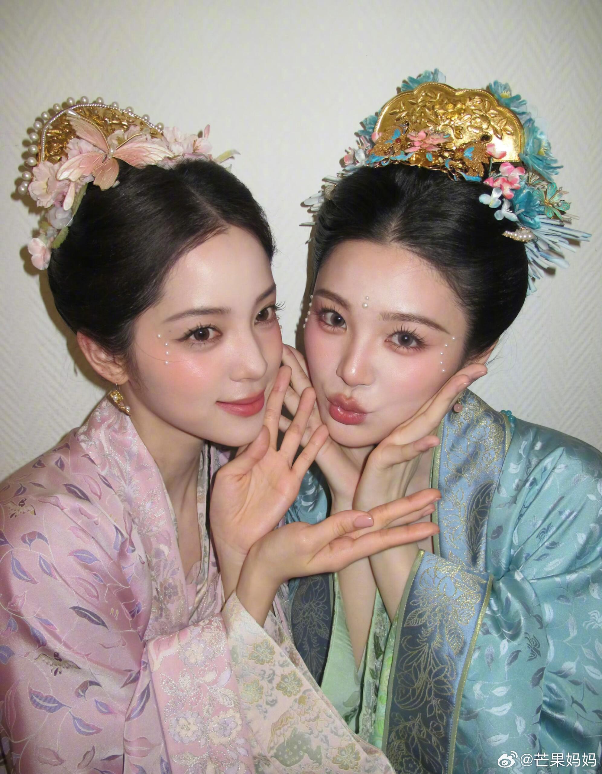 欧阳娜娜发的央视元宵晚会后台花絮，美女组合实在养眼！！