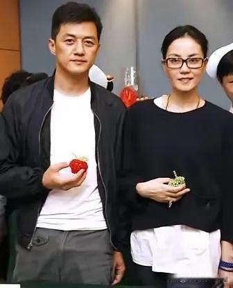 有一次央视杨澜对王菲和李亚鹏夫妻（当时是）的一个专访。谈话过程中王菲各种打断李亚