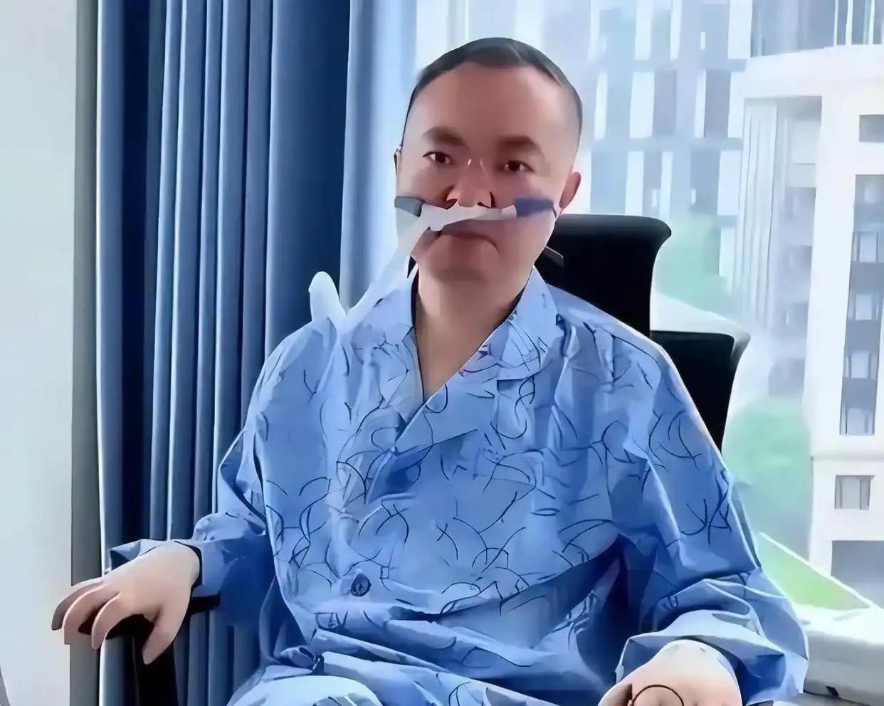 为攻克渐冻症投入超1亿，47岁的蔡磊已抗“冻”六年，目前他唯一还能自由指挥的只有