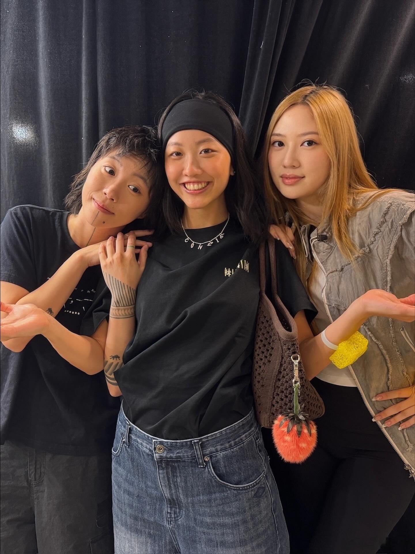 王菲女儿陈奕迅女儿甄子丹女儿合照，星二代都开始合作了