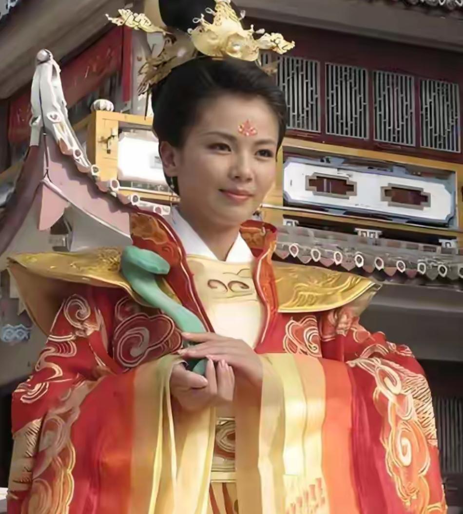 刘涛比吃了苍蝇还难受，不是婚姻出问题，是网友拿她和小妈祖对比娱乐