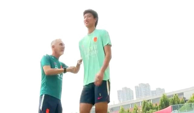 北京时间9月17日，央视更新了最新一期的足球之夜，本期节目聚焦这一期国足集训队的年轻小将，节目采访了
