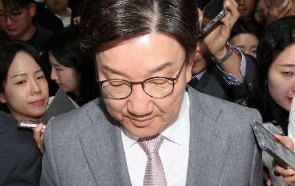 尹锡悦慌了当地时间6月5日，韩国最大在野党，国民力量党鞭权性东为败选而引咎辞职