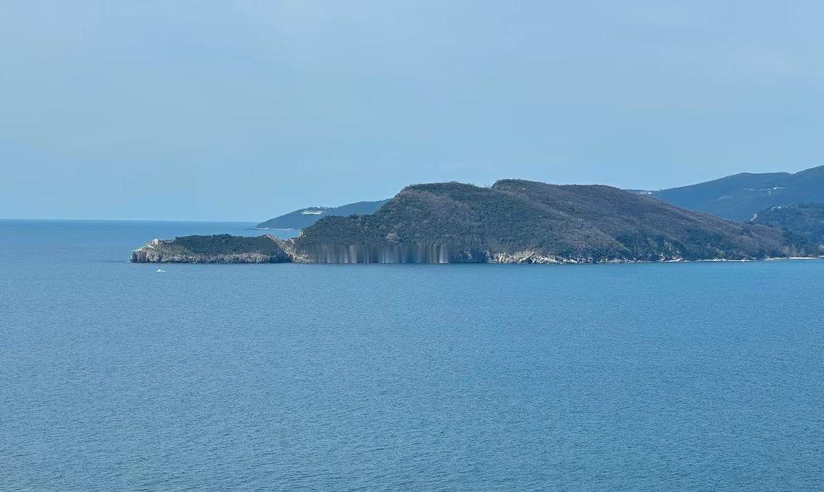 晋帝国镇东大将军琅邪王司马睿镇守建业（南京），管辖三国时吴国的广大地区。司马