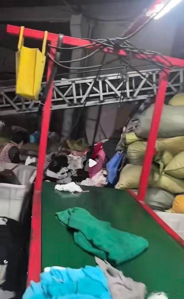 旧衣卖了五块钱，金器没了，奶奶哭了系统没管，人也没拦，东西就这么丢了，找不回