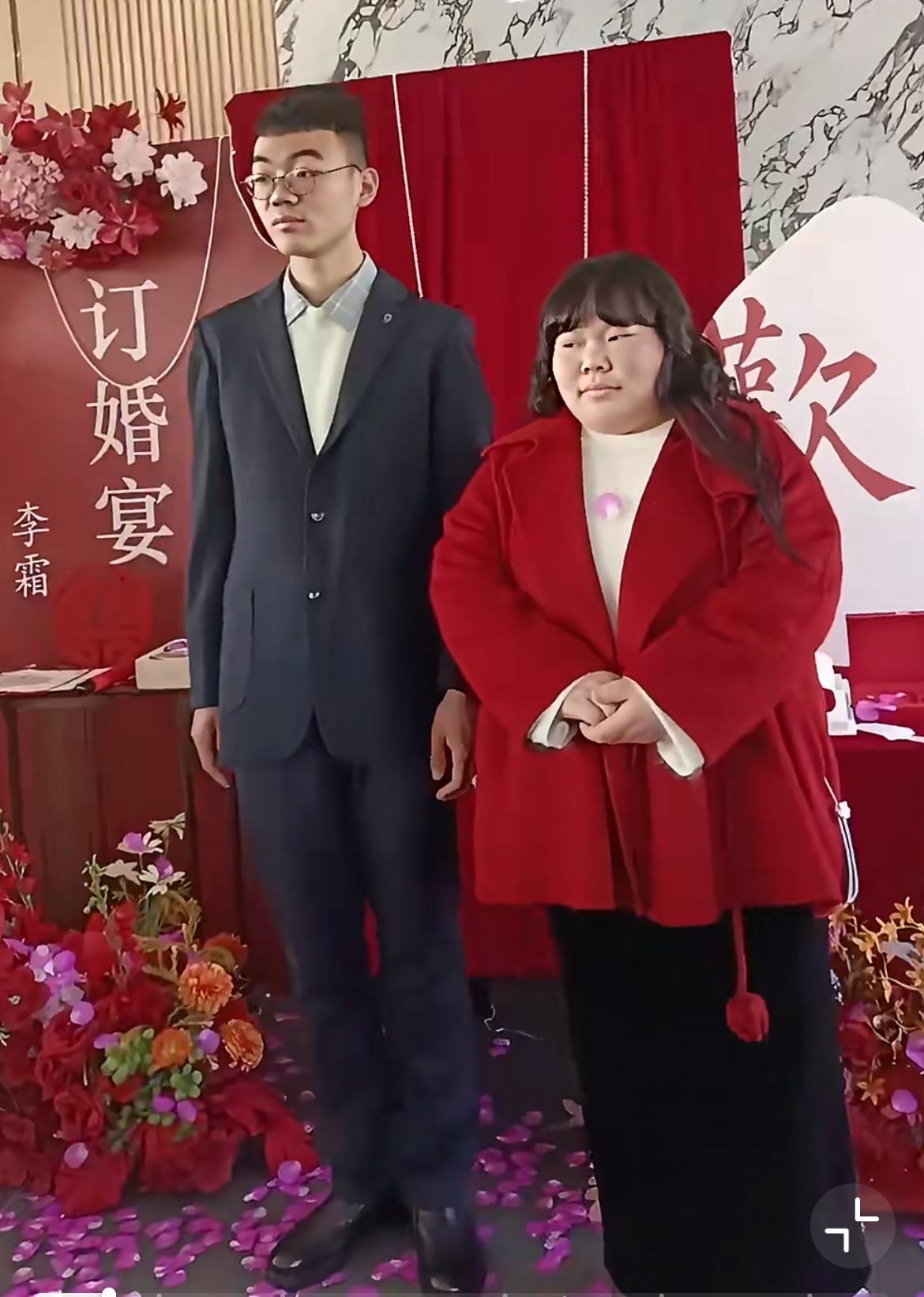 小伙定亲花了18.8万彩礼，娶了个如花似玉的媳妇，你们看值得吗？在两家人的见证下