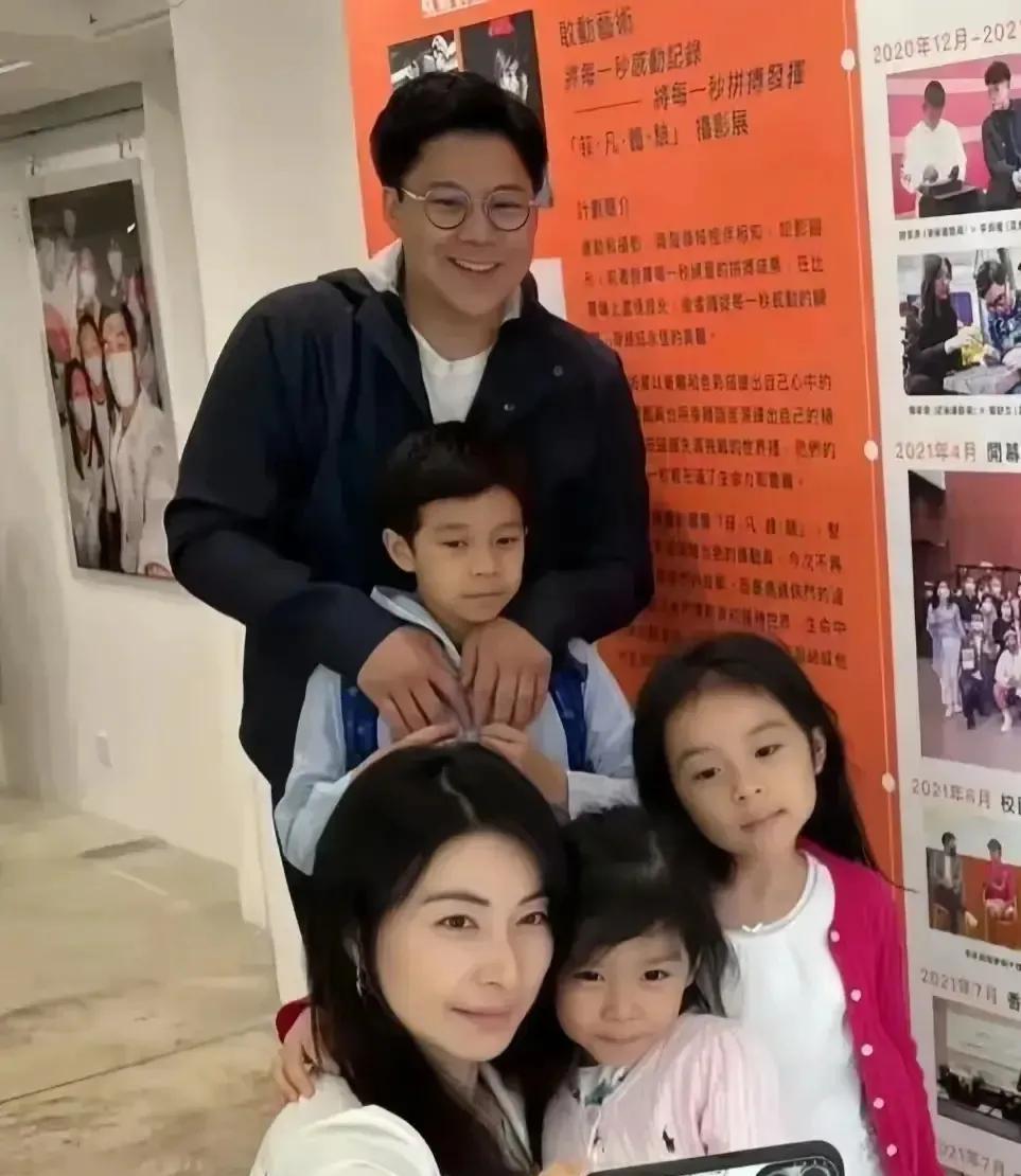万万想不到霍启刚郭晶晶夫妻俩人不但非常的恩恩爱爱，还特别的会教育孩子！郭晶