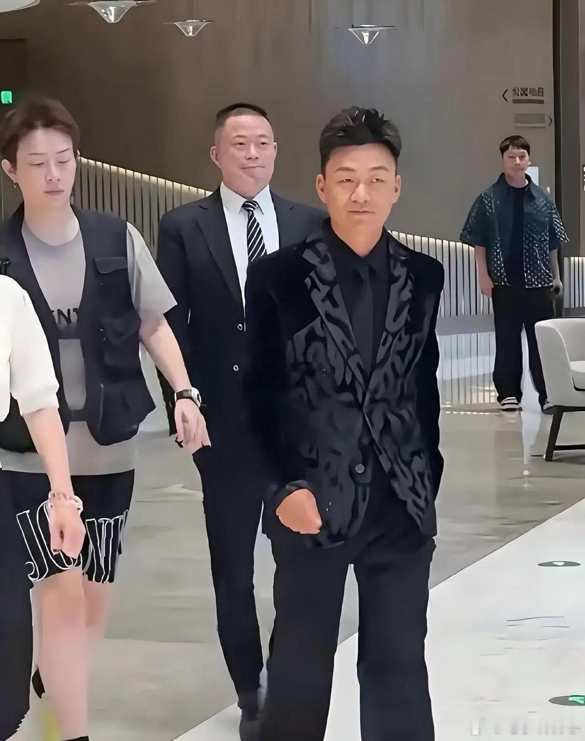 是有钱，颜值就变高了吗