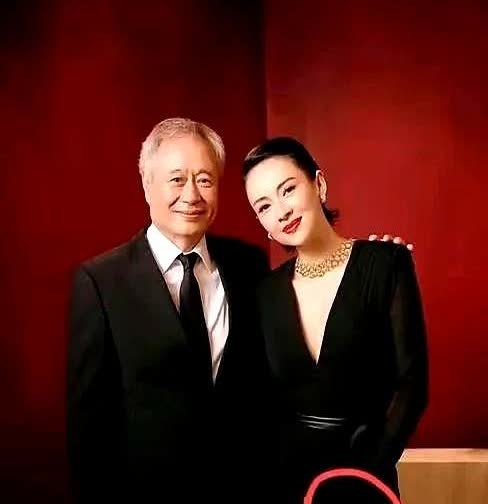 跟汪峰8年，受尽了攀高踩低，章子怡，离婚后添了个很大的新毛病，见大佬就献殷勤、一