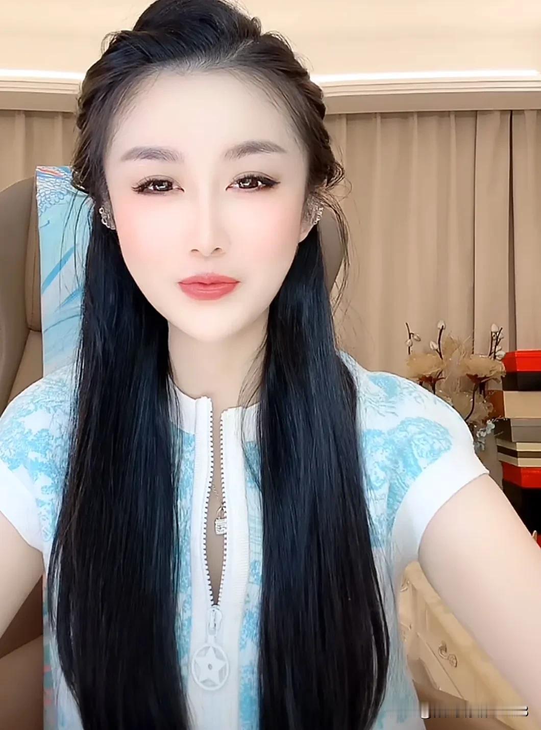 瘾一、女人想男人像等一场不会来的雨不带伞，怕淋湿。带伞了，又怕天空忘记。