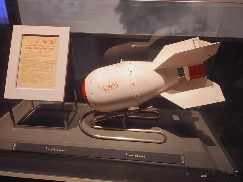 世界上最小的核弹，那不得不提美国的M388核炮弹。它堪称核弹界的“小不点”。M