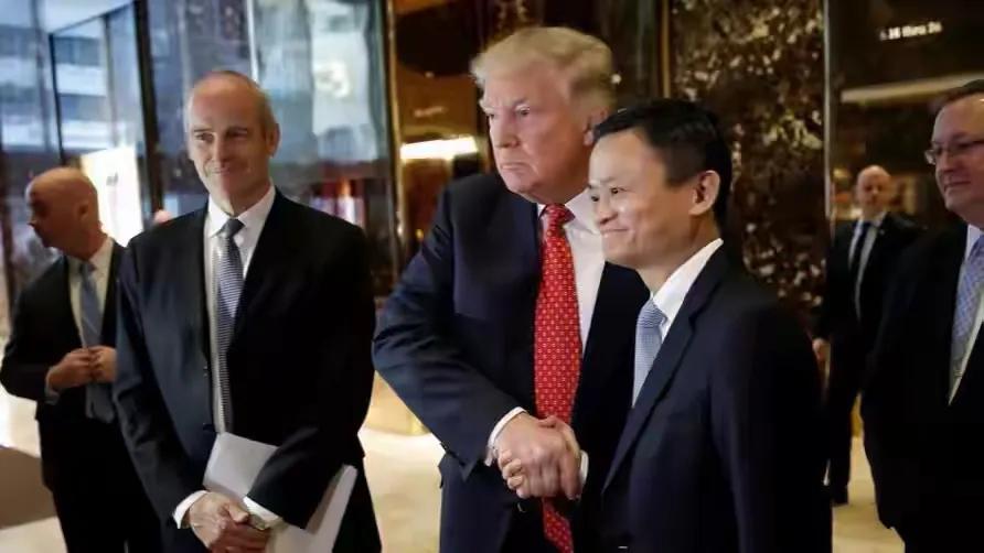 马云现身美国纽约看世界杯决赛，不坐顶级包厢坐普通观众席很低调马云现身纽约看世界