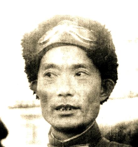 1955年，我军里面，一个叫袁庆荣的军官，被授予解放军大校军衔。当然，袁庆荣这个