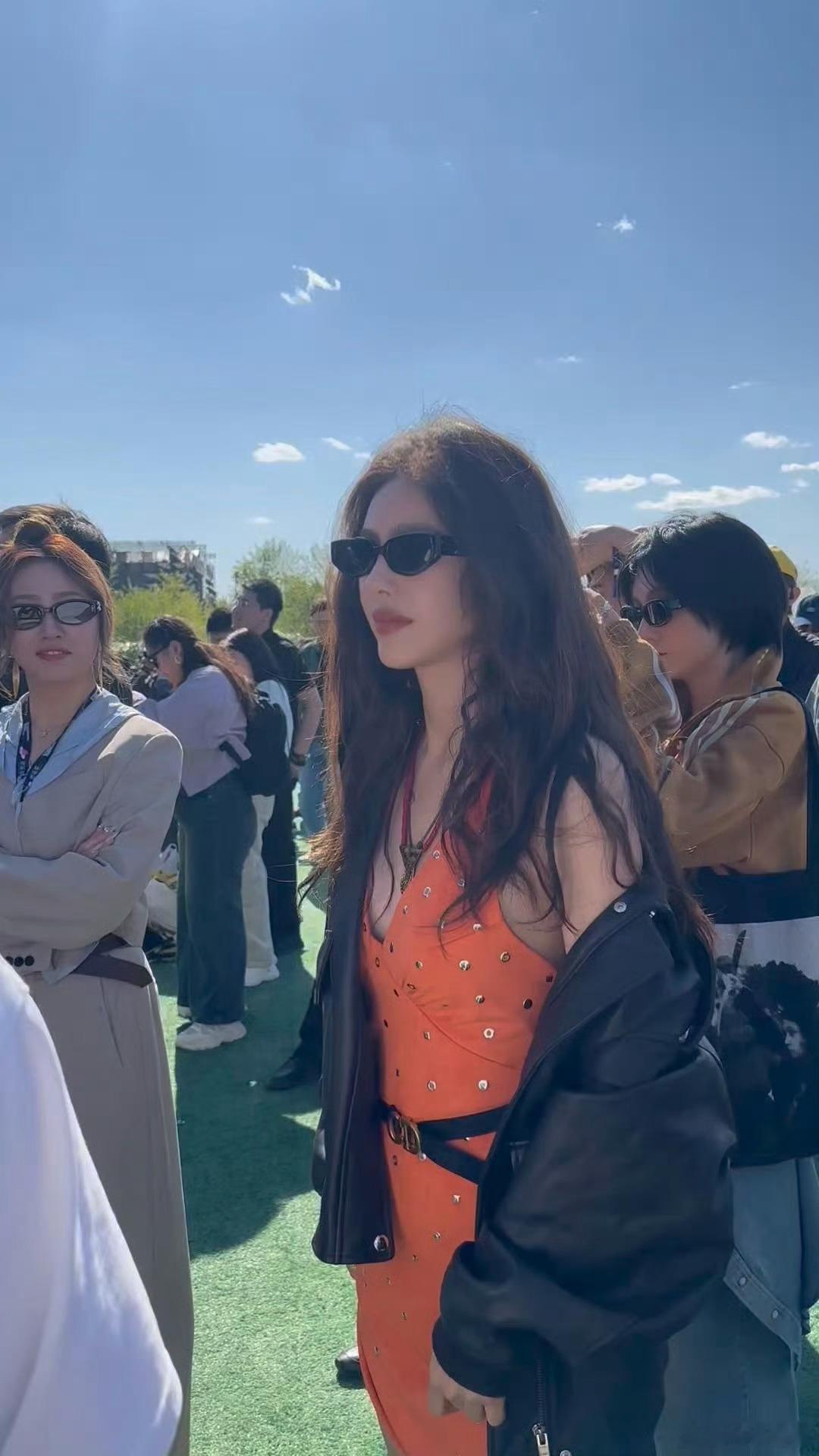 音乐节偶遇蔡文静别人去音乐节是听歌，我是去偶遇蔡文静的！她跟着音乐律动的样子太有